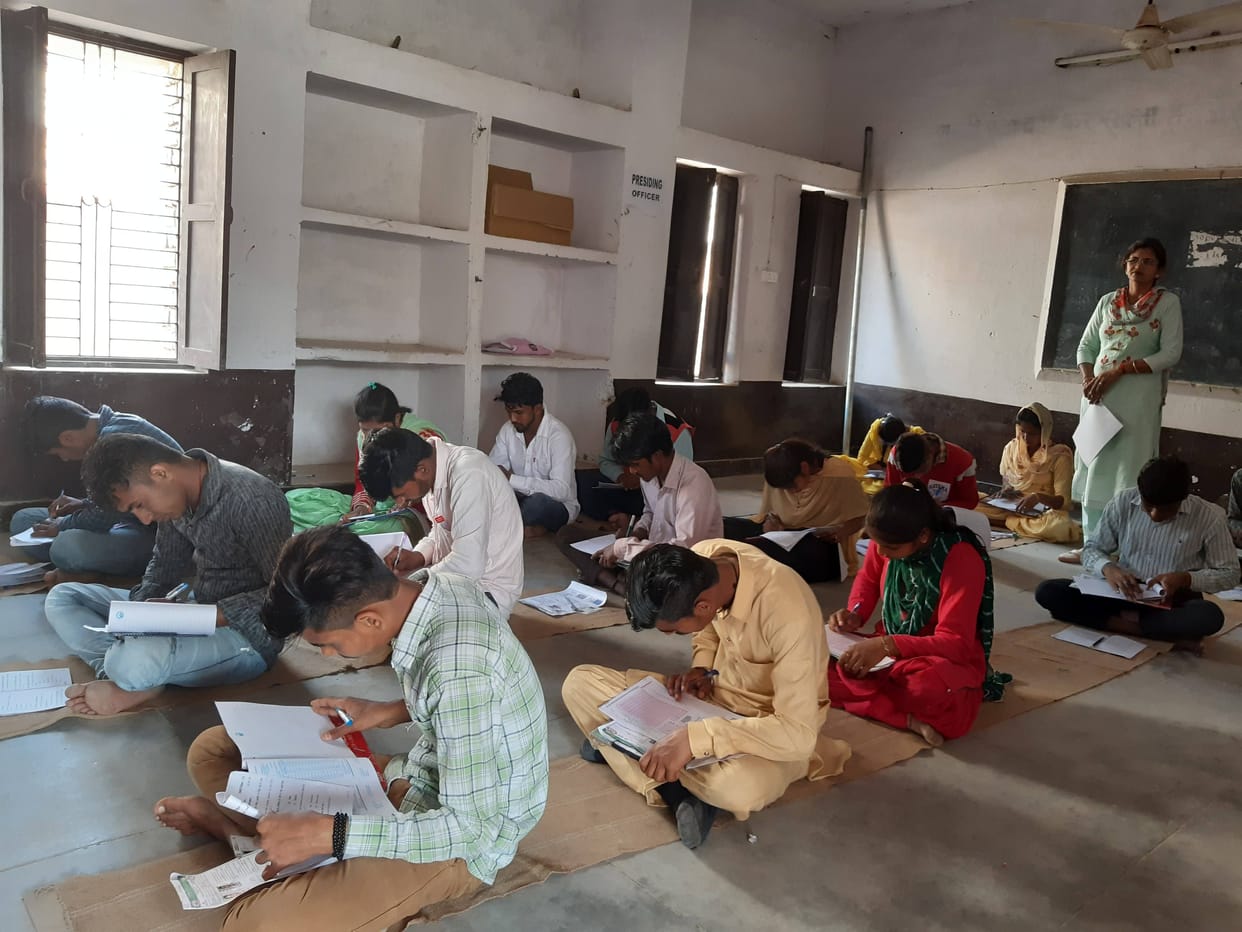 board examination, The student hid under the sack, caught four slips, six fake candidates including a woman, fatehabad