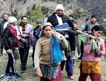 women brought injured on Shoulders