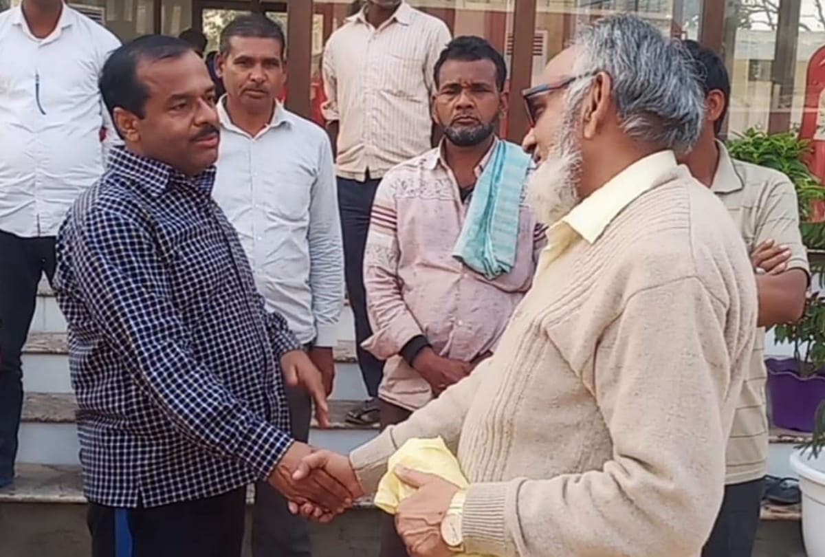 Old man returned to his village after 60 years of fear of NRC In UP