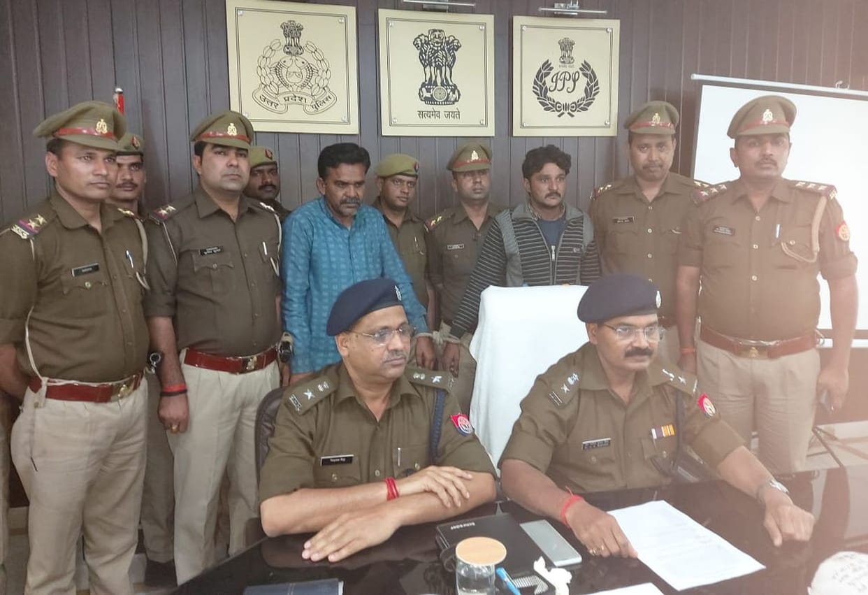 Truck driver and helper arrested with a million rupees