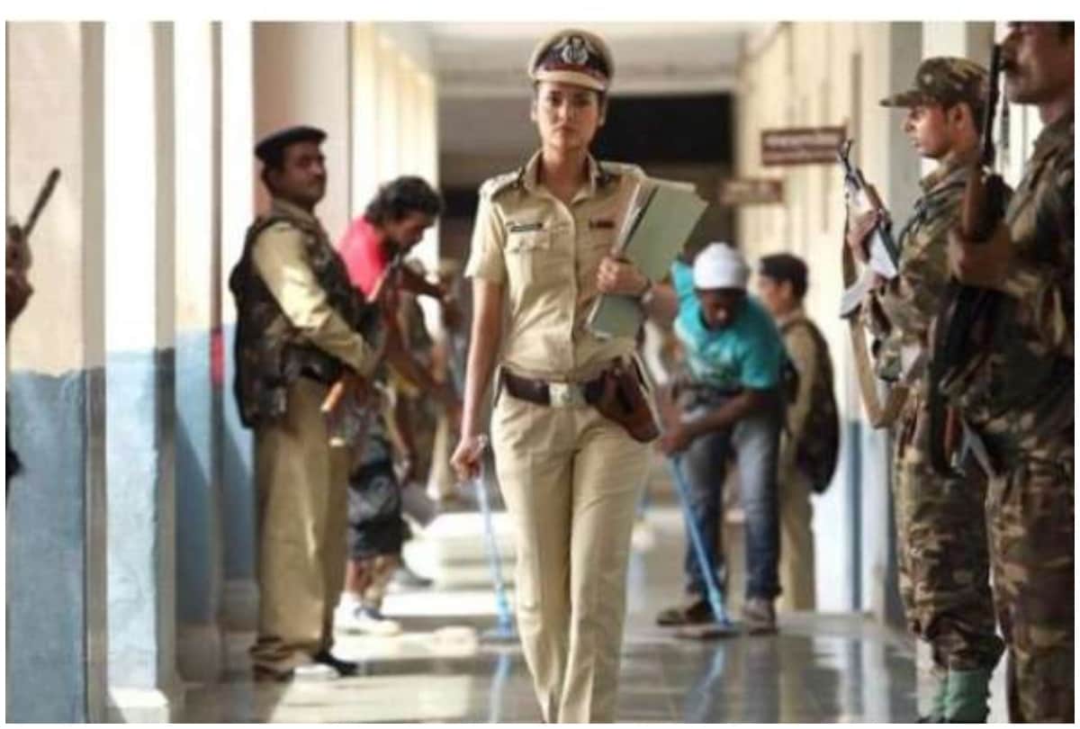 Esha Gupta gives a befitting repley to a troll who posted a vulgar comment