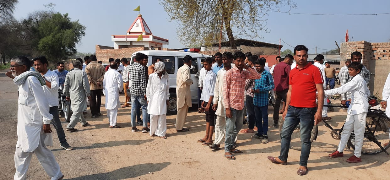 Two women sitting on bike with lift, accused of molesting tried to blackmail, fatehabad