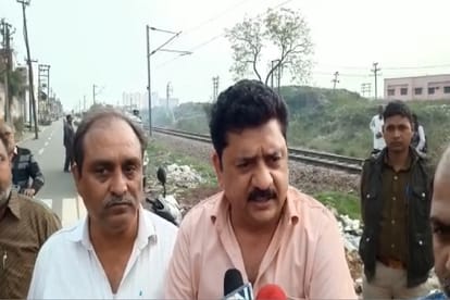 PVVNL's Red team has raided to catch the theft of electricity in a colony of Meerut