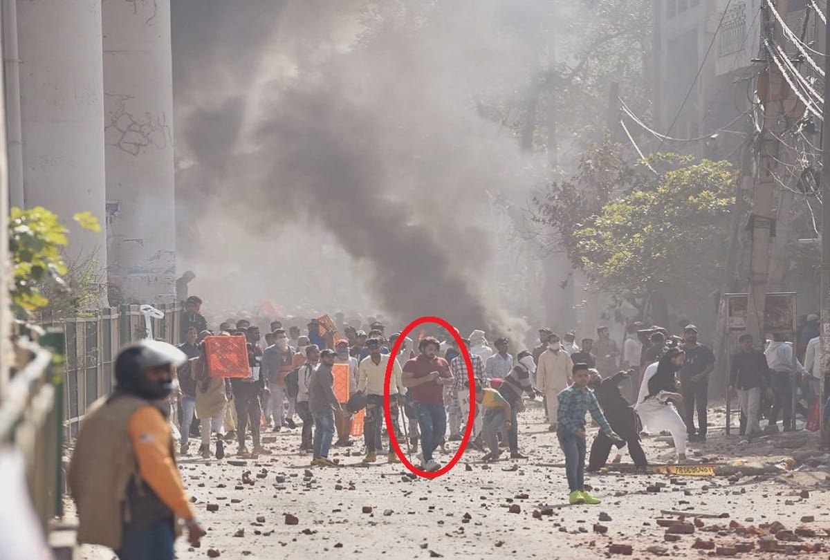 Delhi violence delhi police recreate crime scene with shahrukh who pointed gun at constable