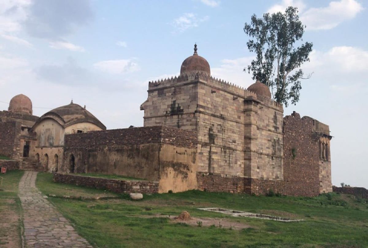 Mysterious Forts in India raisen fort bhopal history