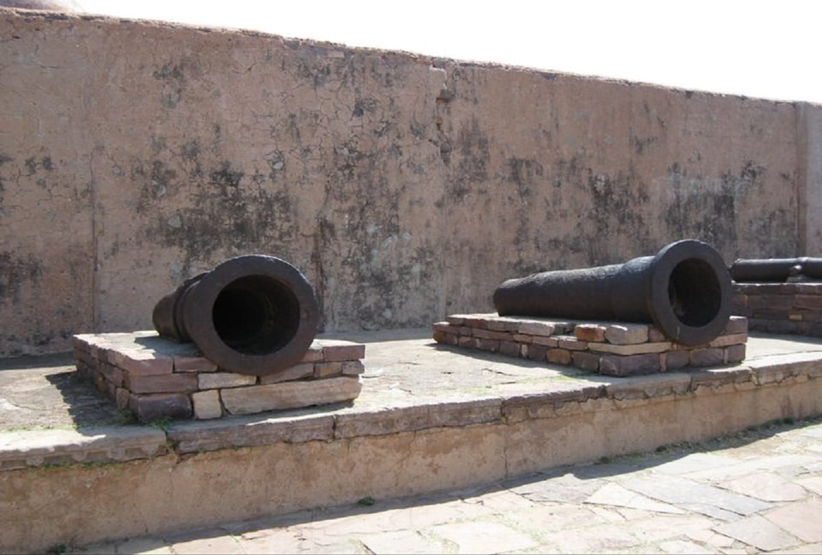 Mysterious Forts in India raisen fort bhopal history