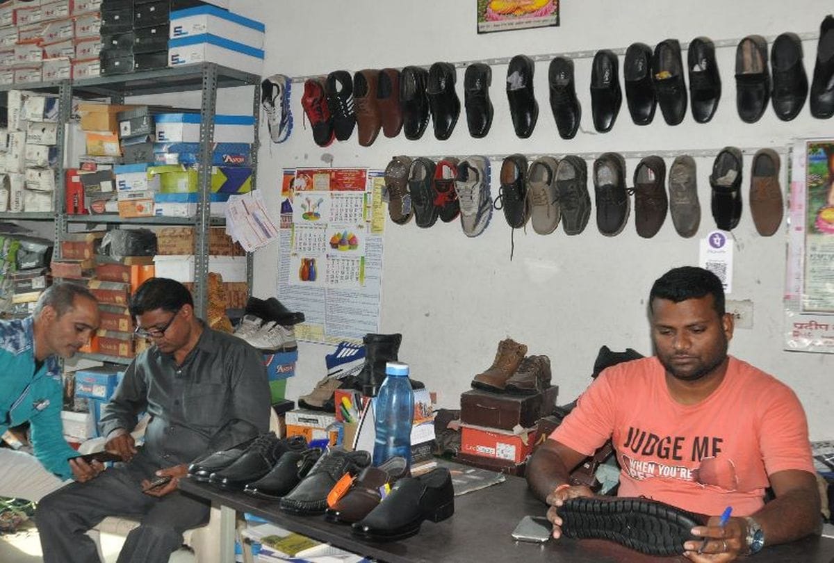 agra news: only fifty percent business in a month of unlock first phase