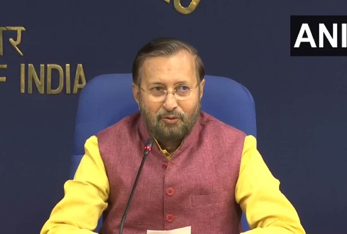 Union ministers Prakash Javadekar shared photo to  watch Ramayan Sanjay   Khan daughter Farah Khan Ali make fun of him
