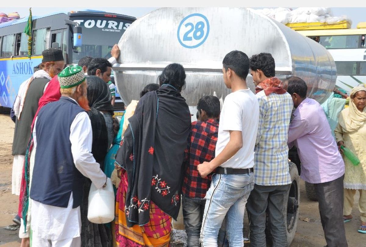 Zaireen Return From Ajmer Sharif Sick In Kothi Meena Bazar