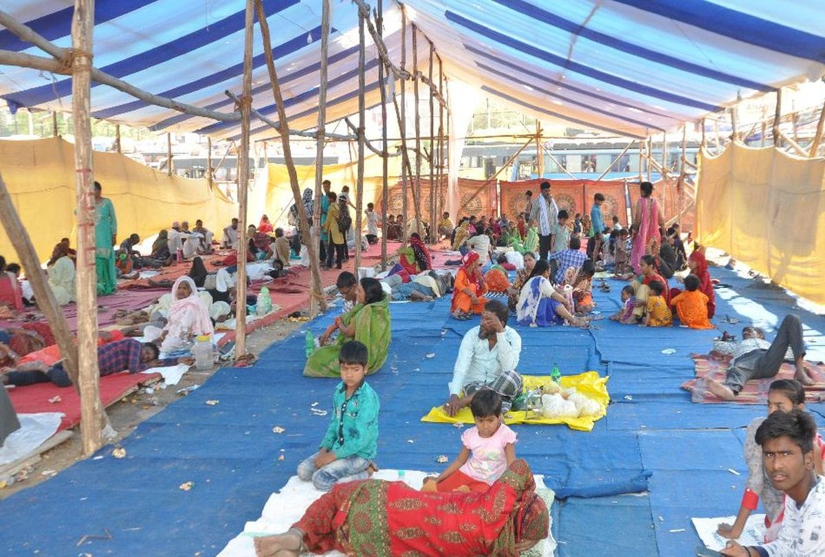 Zaireen Return From Ajmer Sharif Sick In Kothi Meena Bazar