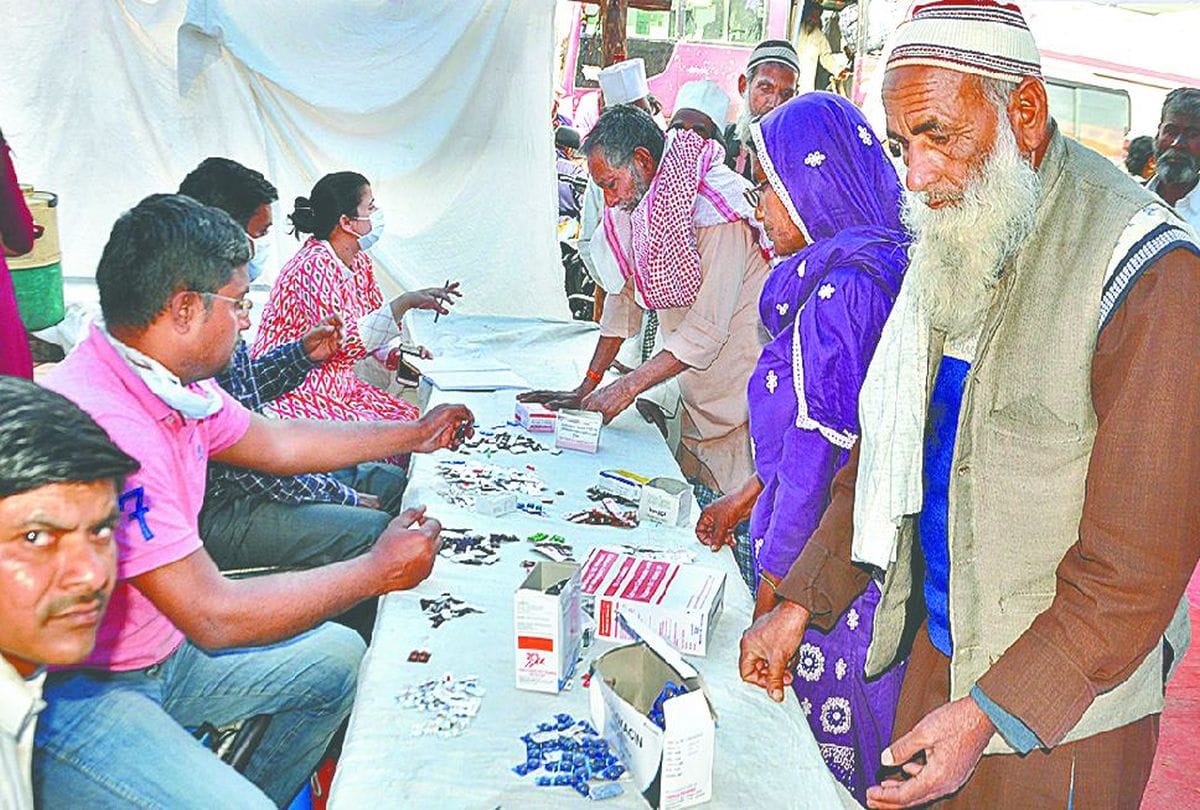 Zaireen Return From Ajmer Sharif Sick In Kothi Meena Bazar