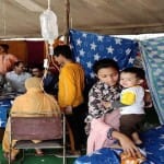 शरणार्थी कैंप में कई डॉक्टर्स मदद के लिए जुटे हैं