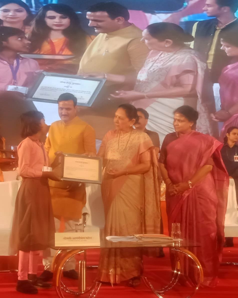 The daughter of the district was awarded the Governor