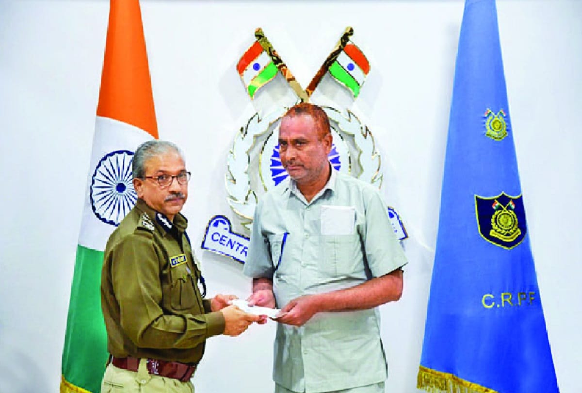 DG CRPF gave help of 11 lakhs to former jawan after watching the news