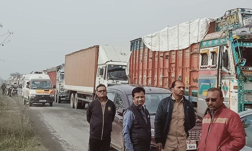 The truck overturned due to overturning of the highway, people worried