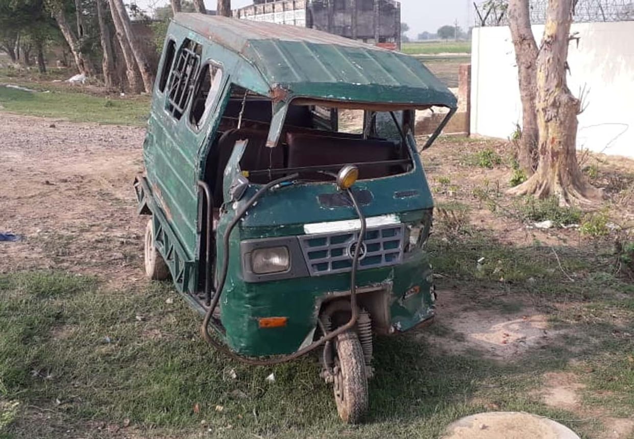 road accident in ghatampur, nine people injured