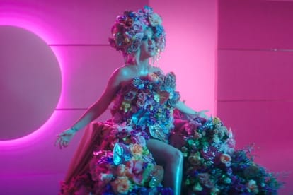 Katy Perry Flaunt Her Baby Bump in pregnancy New music video Daisies