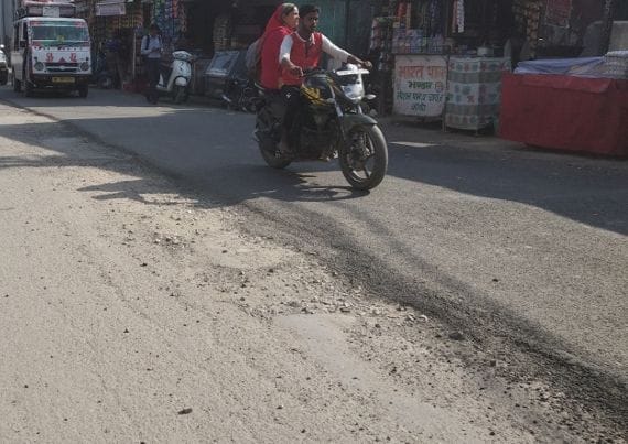 The work of damming the highway started