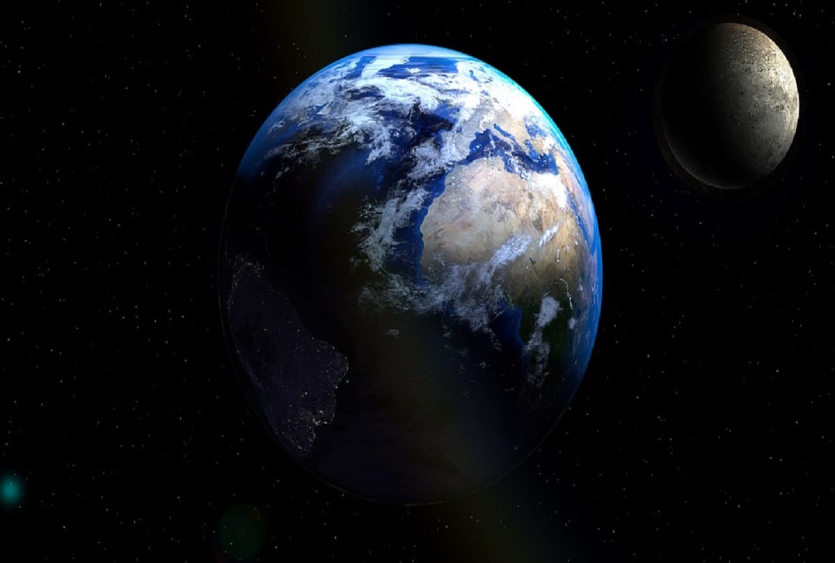 scientists discover strange crack expanding on moon surface