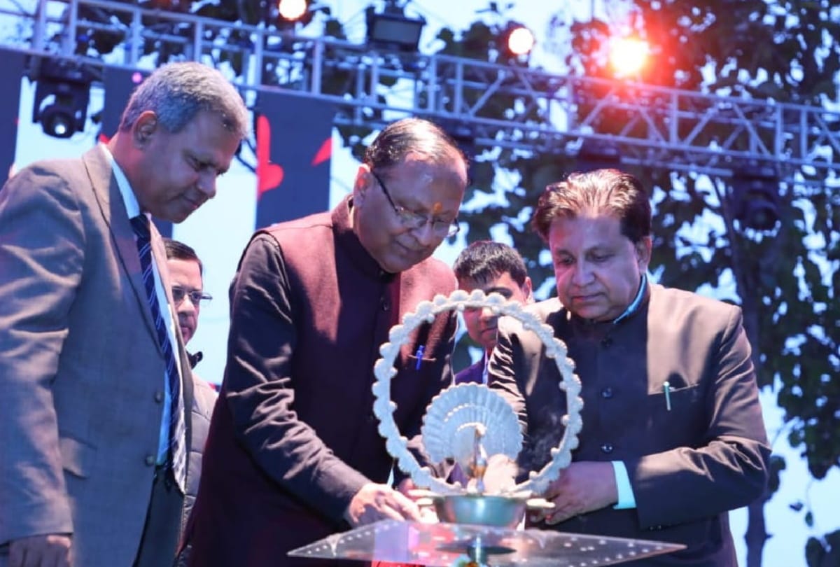 competition Winners awarded in mega fest end in ITM Gida gorakhpur