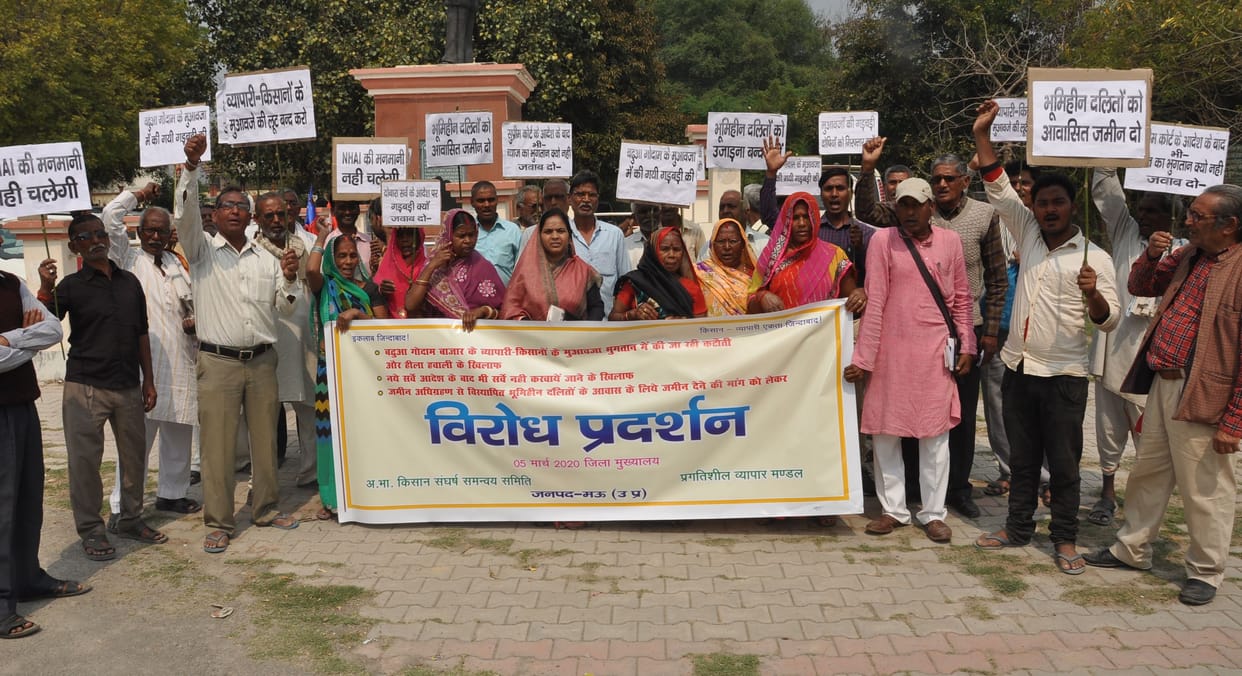 protest in mau