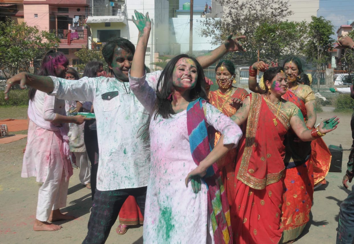 'Chhar chhar na mar pichkari ki dhar'