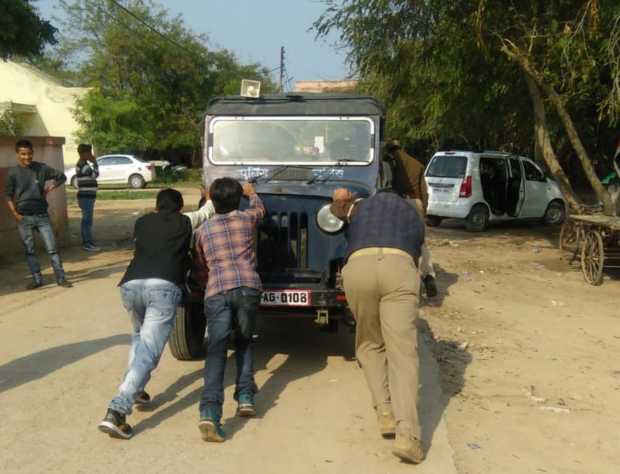 police, jeep, firozabad,