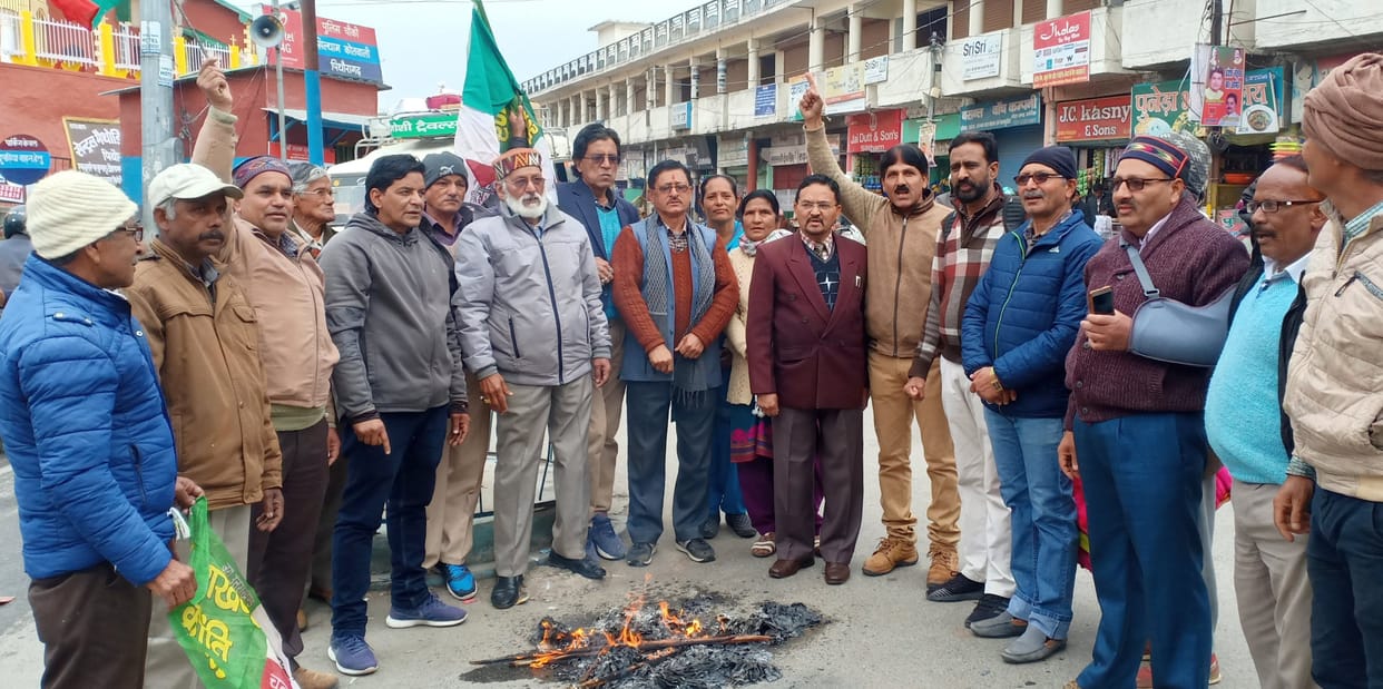Ukrant burnt effigy of state government