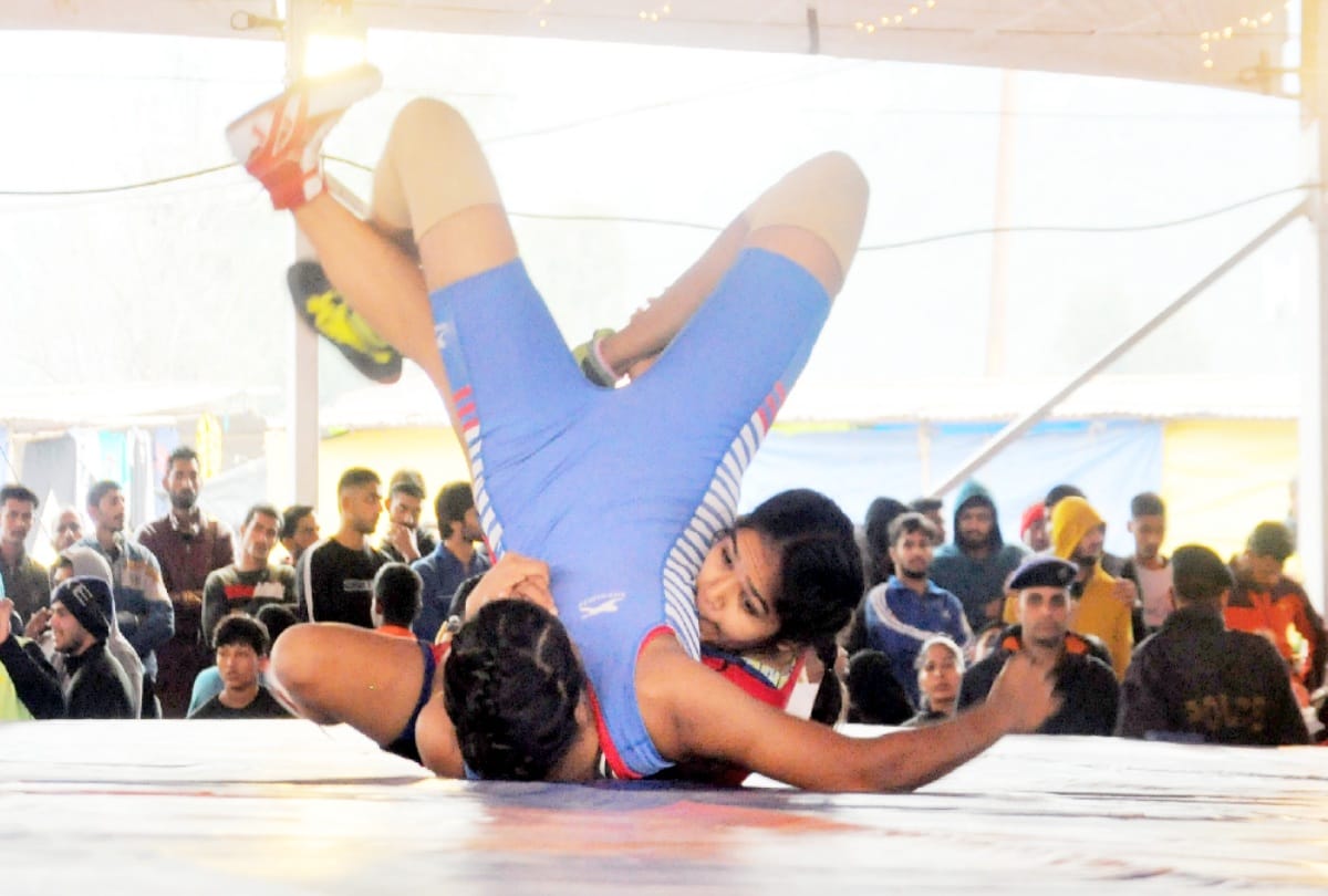 Girls show power in free style wrestling, 350 wrestlers participating