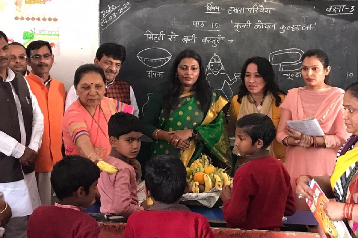 Governor Anandiben Patel meet to girl students in a college at Muzaffarnagar
