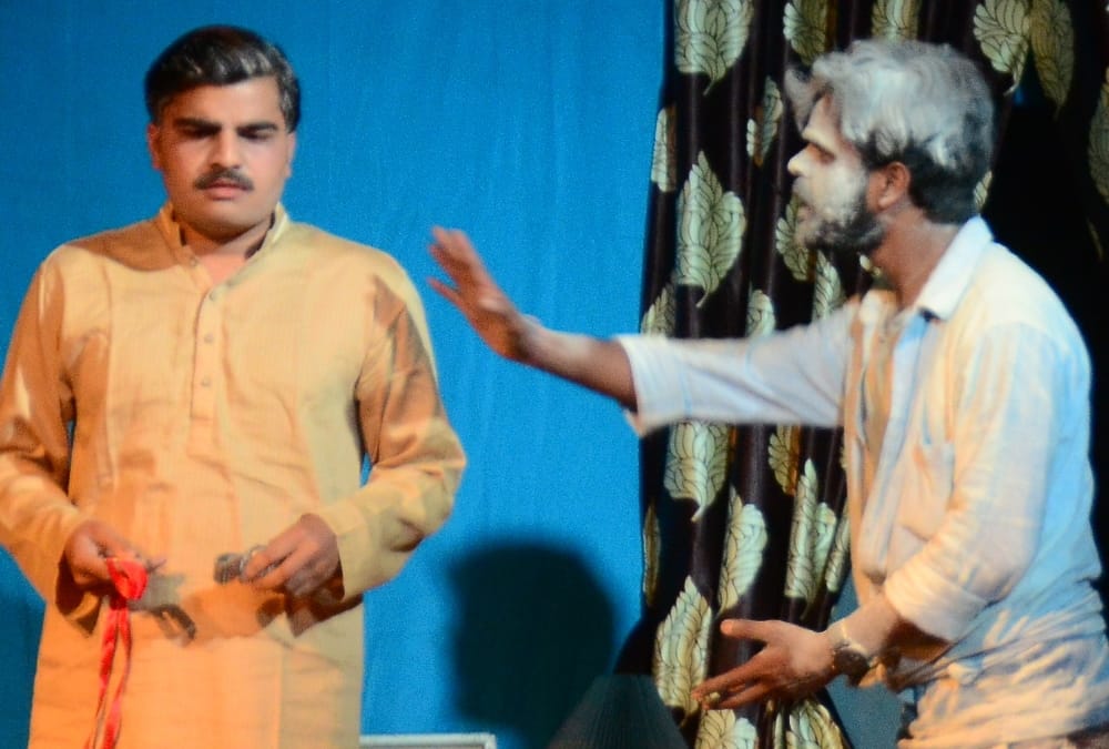 A play AAdhi Raat Ke Baad that raises question on judicial system.