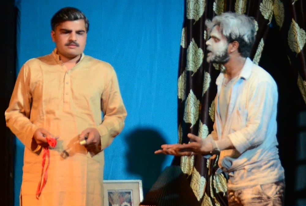 A play AAdhi Raat Ke Baad that raises question on judicial system.