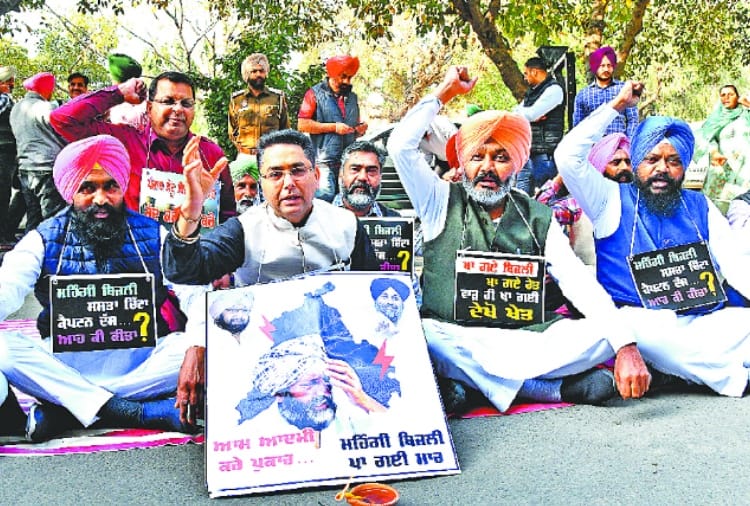 Aam Aadmi Party walkout from Punjab assembly and protest
