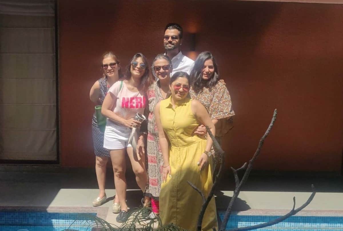 tanuja wear swimsuit for daughter tanisha birthday celebration