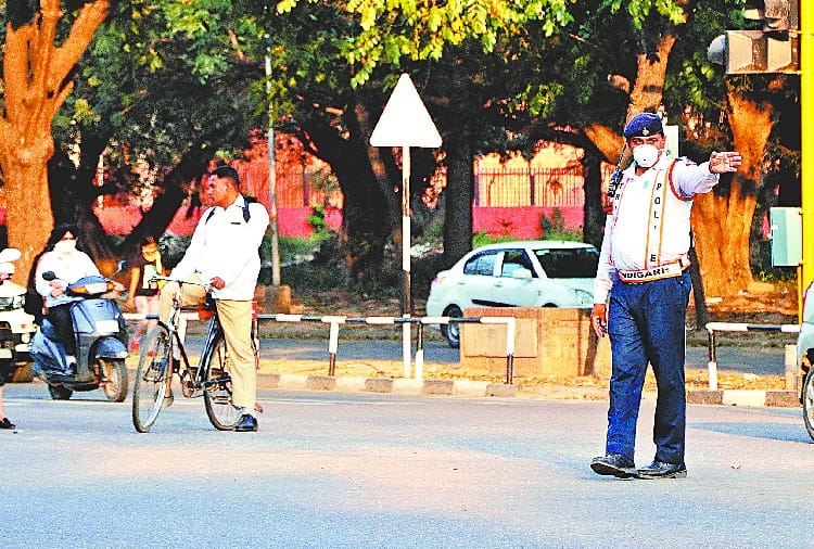 Policemen seen doing duty wearing masks and gloves, corona virus