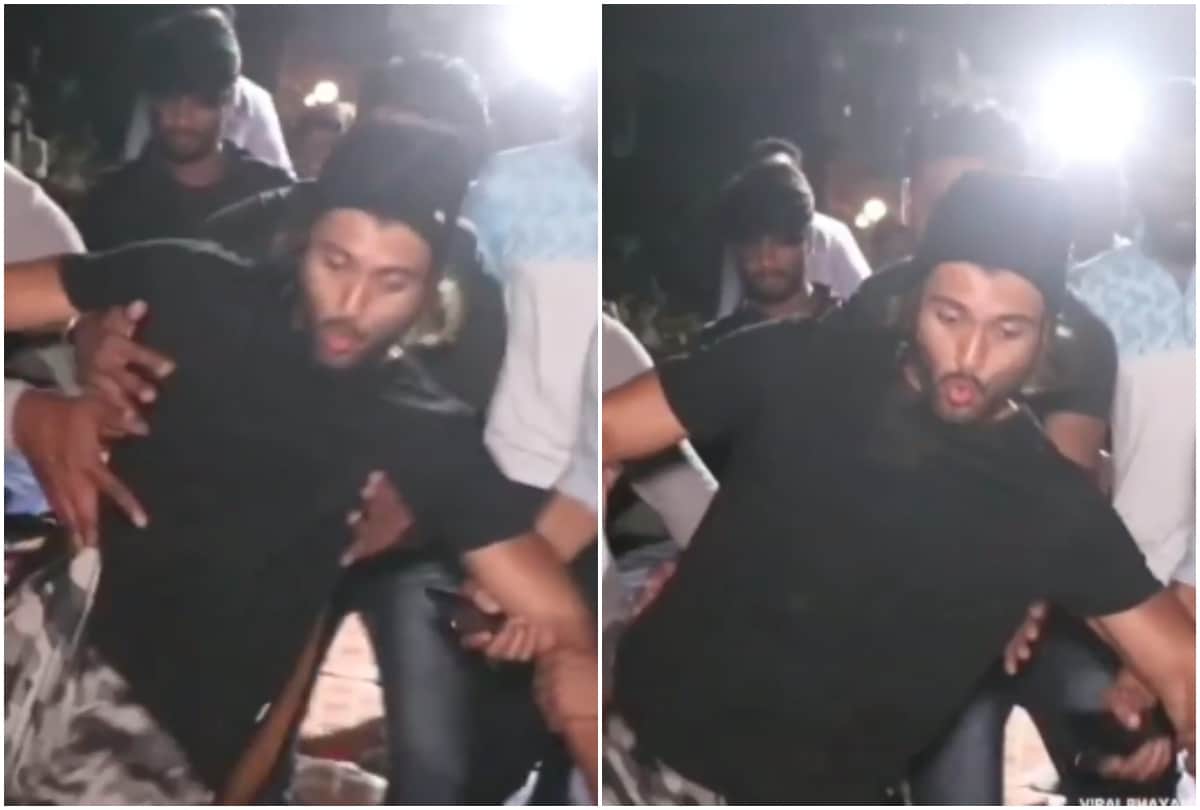 Arun Reddy actor Vijay Devarakonda embarrassing momentfall down video viral
