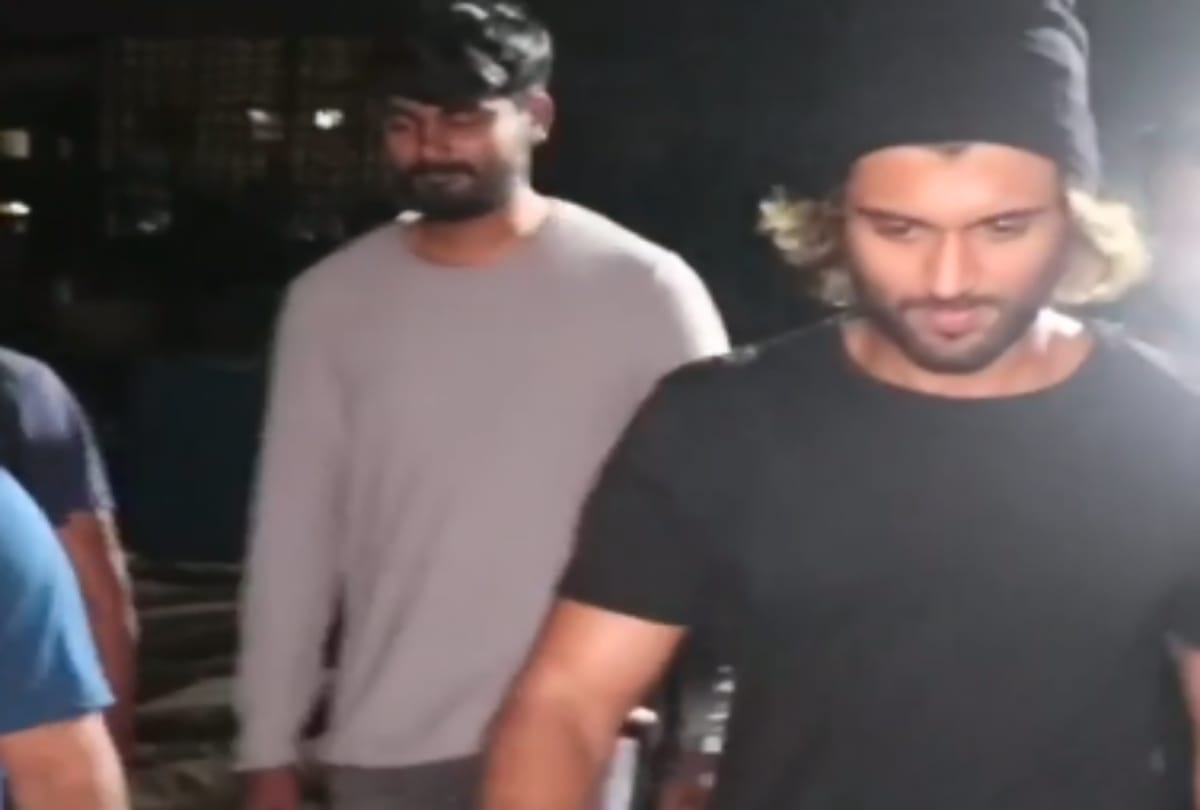 Arun Reddy actor Vijay Devarakonda embarrassing momentfall down video viral