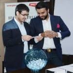 नोएडा के सेक्टर-59 स्थित अमर उजाला कार्यालय में आयोजित शुभ लाभ महोत्सव के दौरान लकी ड्रा निकालते मुख्य अतिथि