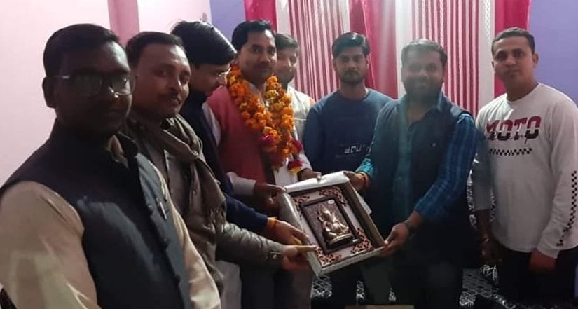 suresh chandra hounoured by bjp workers