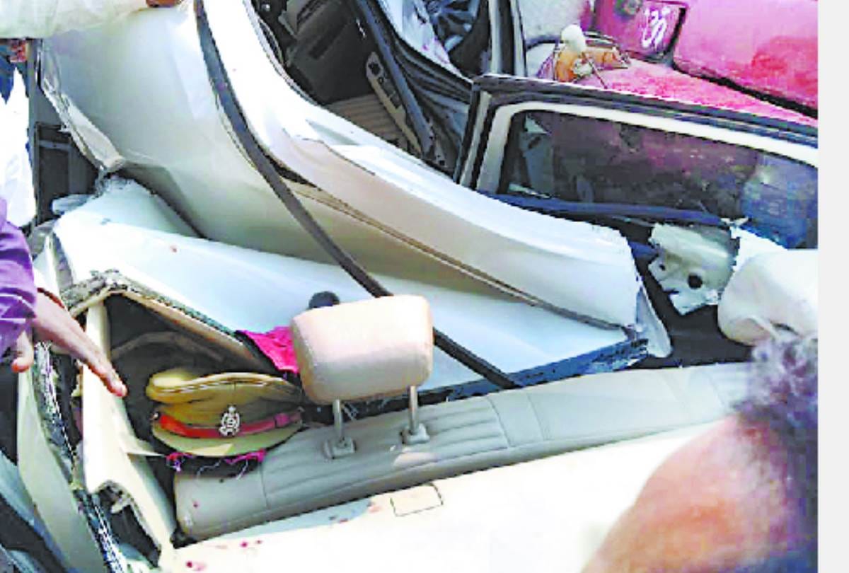 truck hits car, inspector saved in lucknow