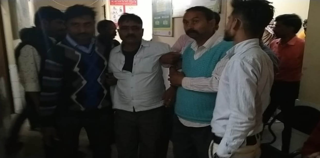 toilet tanl not cleaned, head clerk beaten