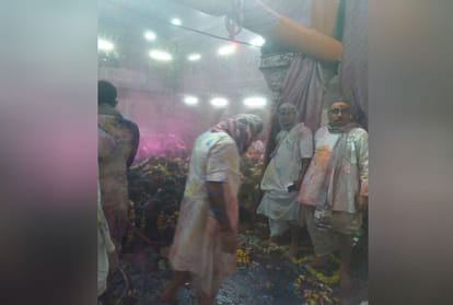 Holi Celebration In Banke Bihari Mandir Vrindavan Today