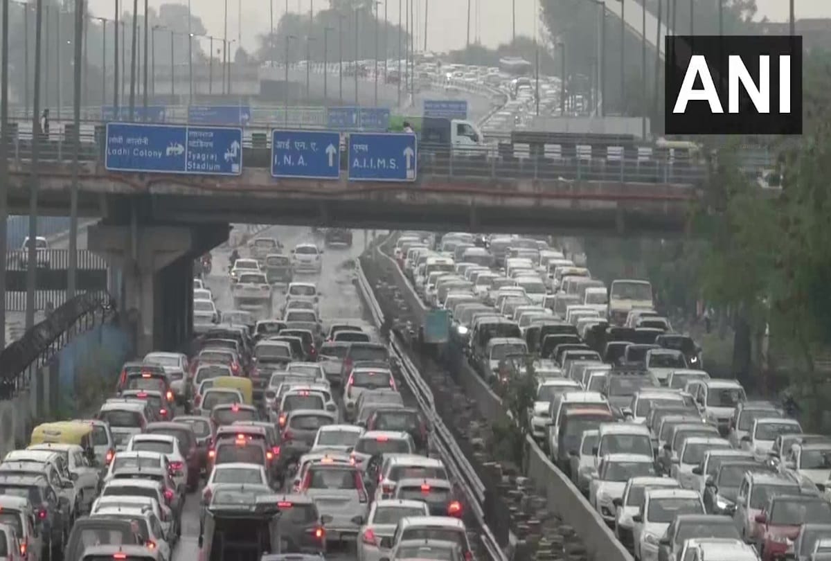 Delhi NCR Weather Forecast: heavy rainfall and hail storm now heavy traffic on roads see photos