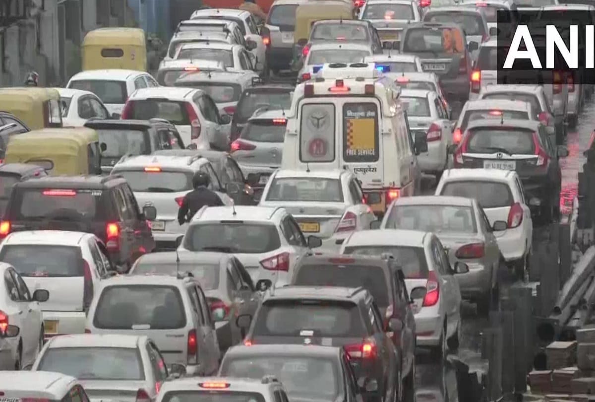Delhi NCR Weather Forecast: heavy rainfall and hail storm now heavy traffic on roads see photos