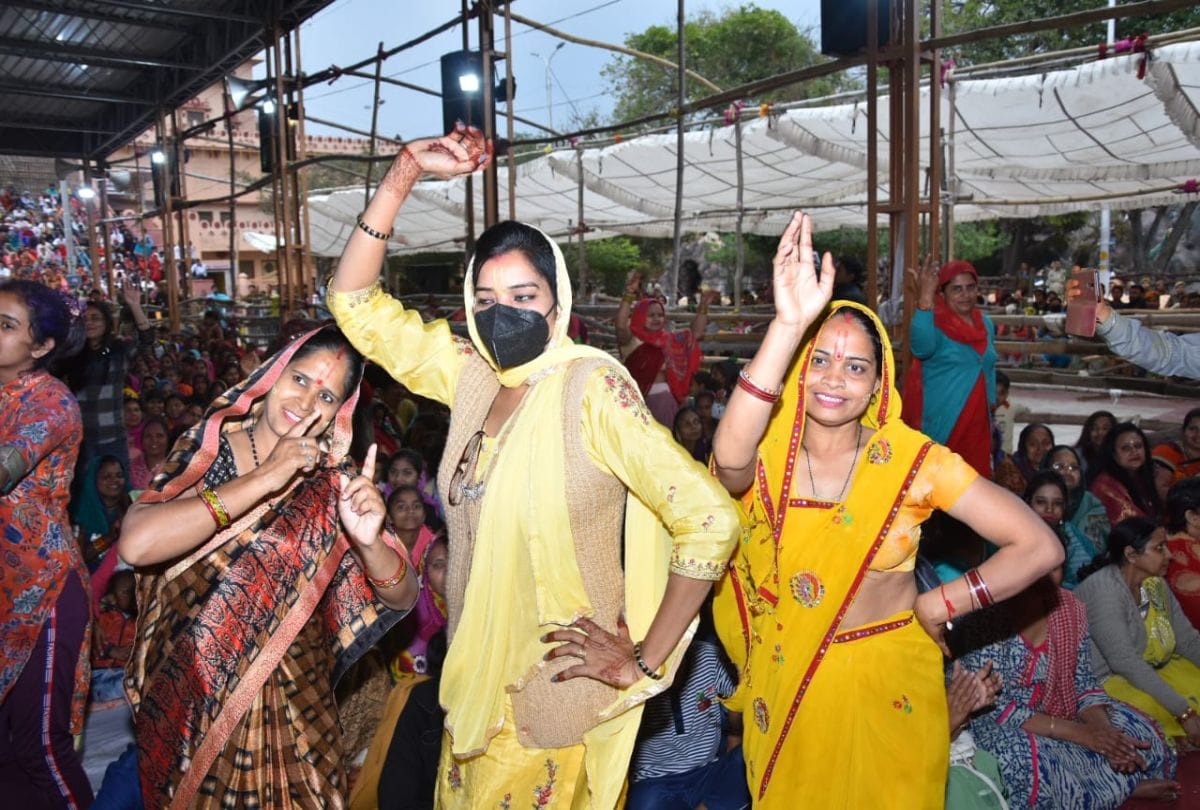 holi celebrations in shri krishna janmasthan temple mathura