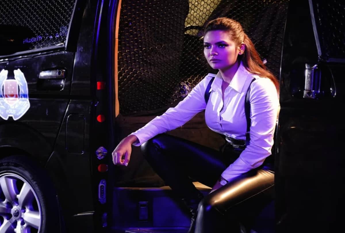 Esha Gupta gives a befitting repley to a troll who posted a vulgar comment