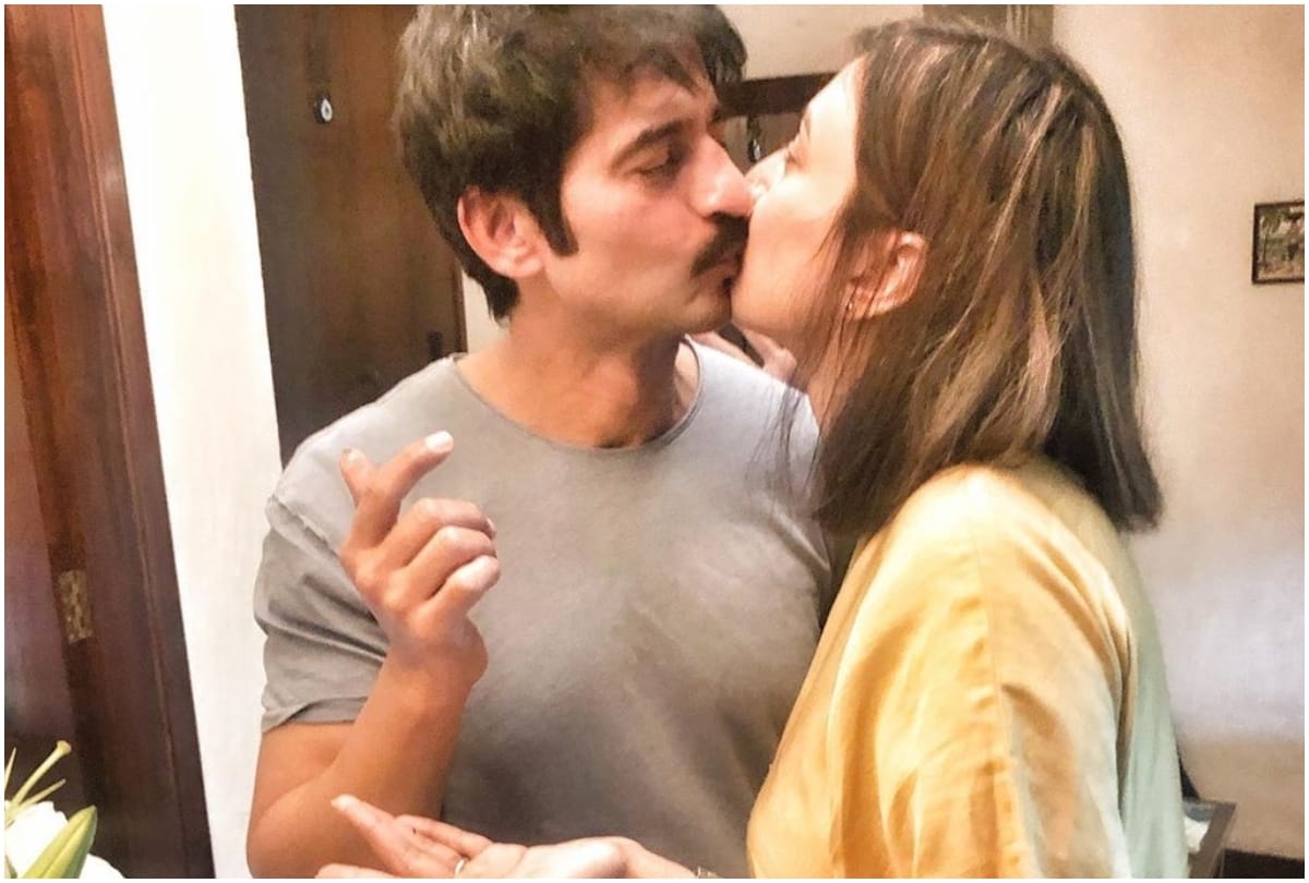 Hiten Tejwani shared liplock photo on Instagram with wife Gauri Pradhan