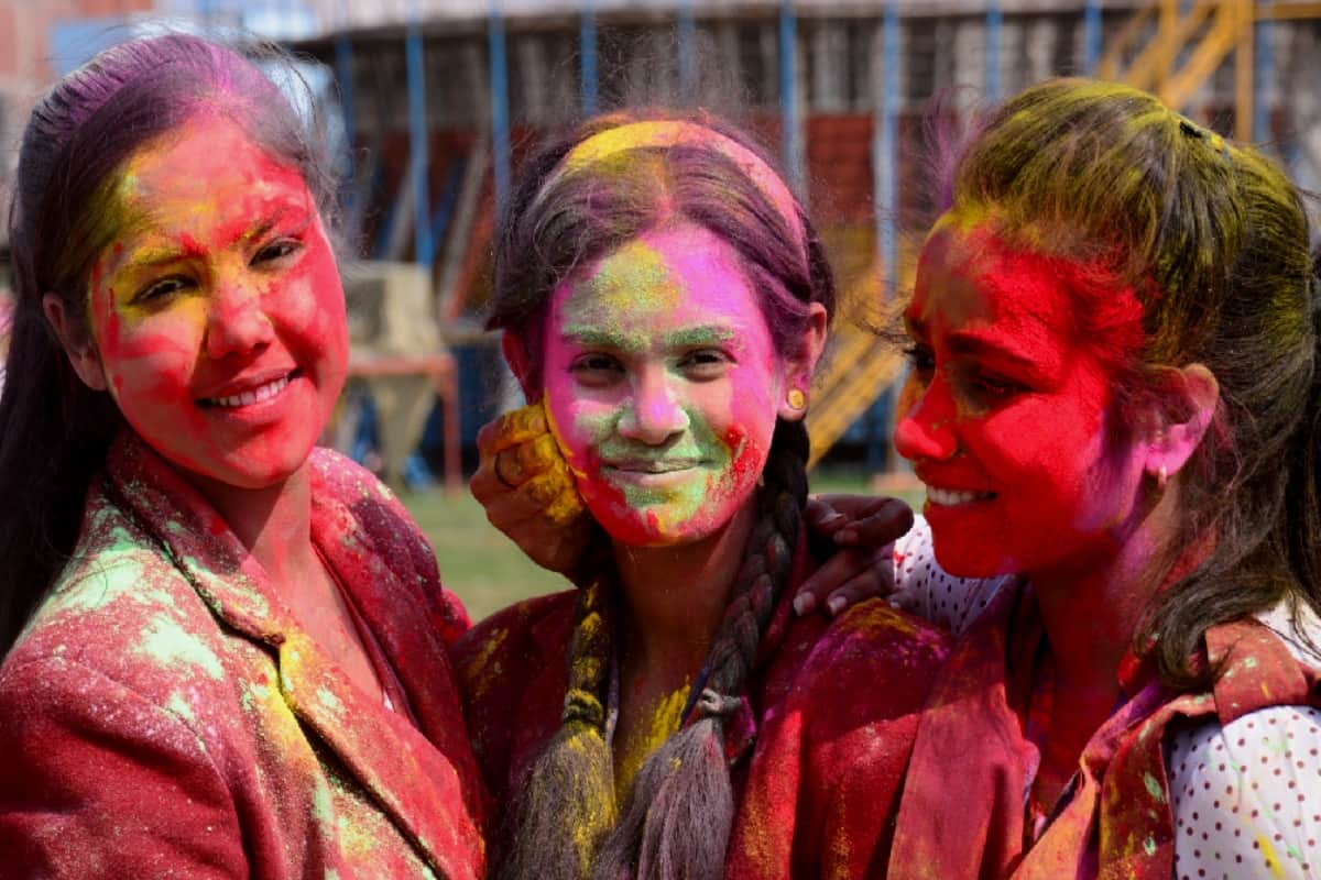 holi 2020 cleaning: how to remove color from wall