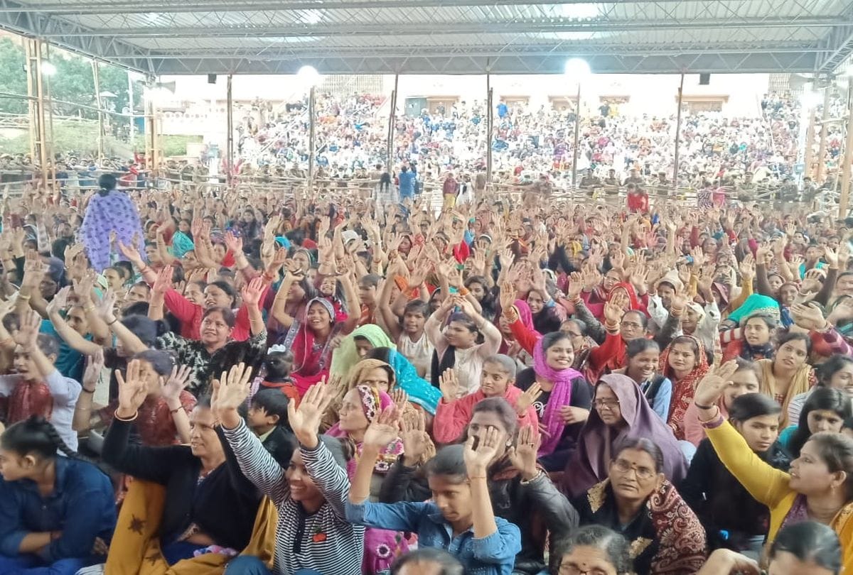 holi celebrations in shri krishna janmasthan temple mathura