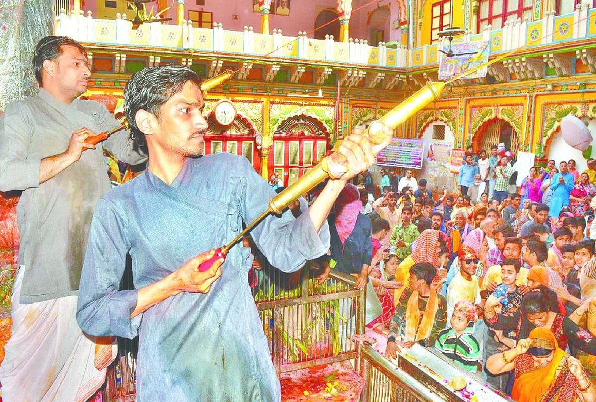 holi celebration in dwarikadheesh temple mathura